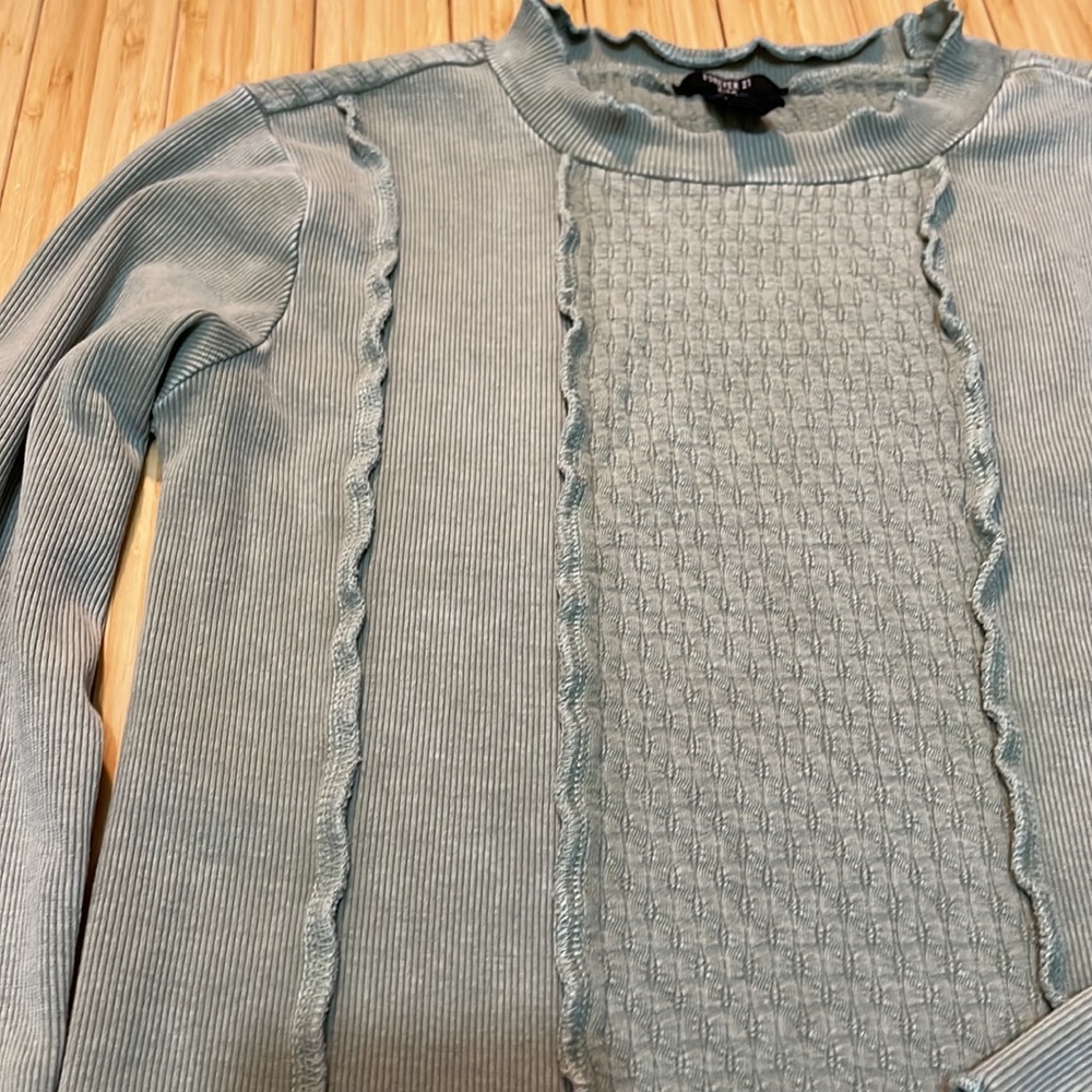 Girl’s Forever 21 kids Knit top. - Picture 3 of 7